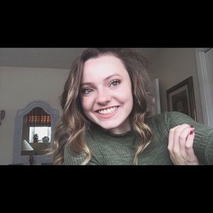 Meet your Posher, Alyssa